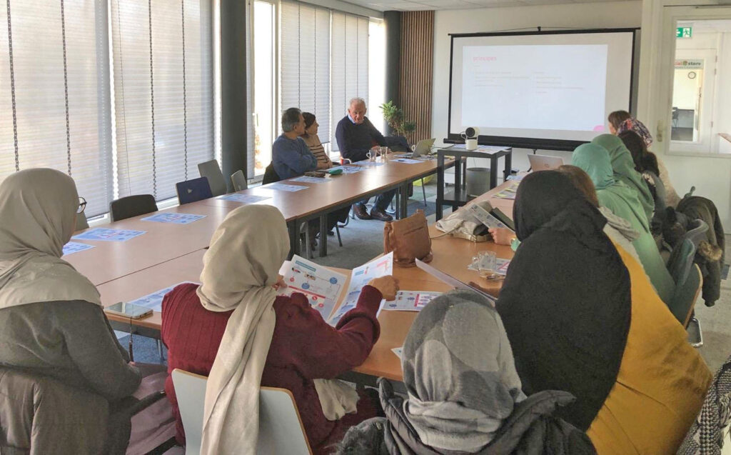 Stichting Multicultureel Ridderkerk organiseerde in samenwerking met Stichting Integratie in Ridderkerk, Centrum Jeugd en Gezin en huisarts Jan Huisman een informatieve bijeenkomst.