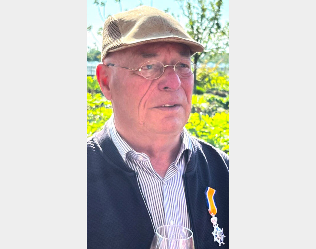 Piet de Vries is benoemd tot Ridder in de Orde van Oranje-Nassau vanwege zijn jarenlange en niet aflatende inzet voor kerk en samenleving, en voor de Stichting Integratie in Ridderkerk (SIR).